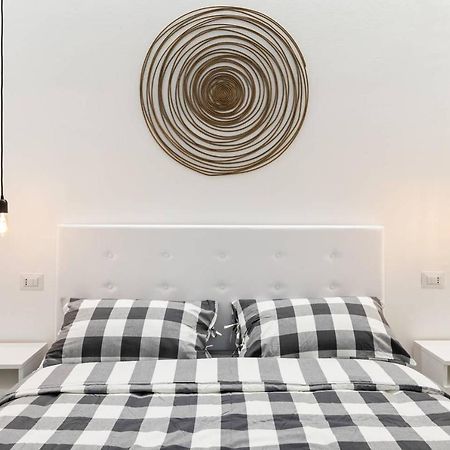 Modern And New Flat In Duomo Area Appartement Milaan Buitenkant foto